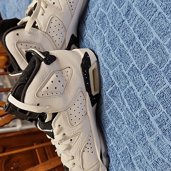 Jordan Kids' Black and White Sneakers - Picture 3 of 5